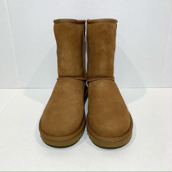 UGG Clsssic Short II Chestnut. Available In Size 6. - Picture 3 of 5